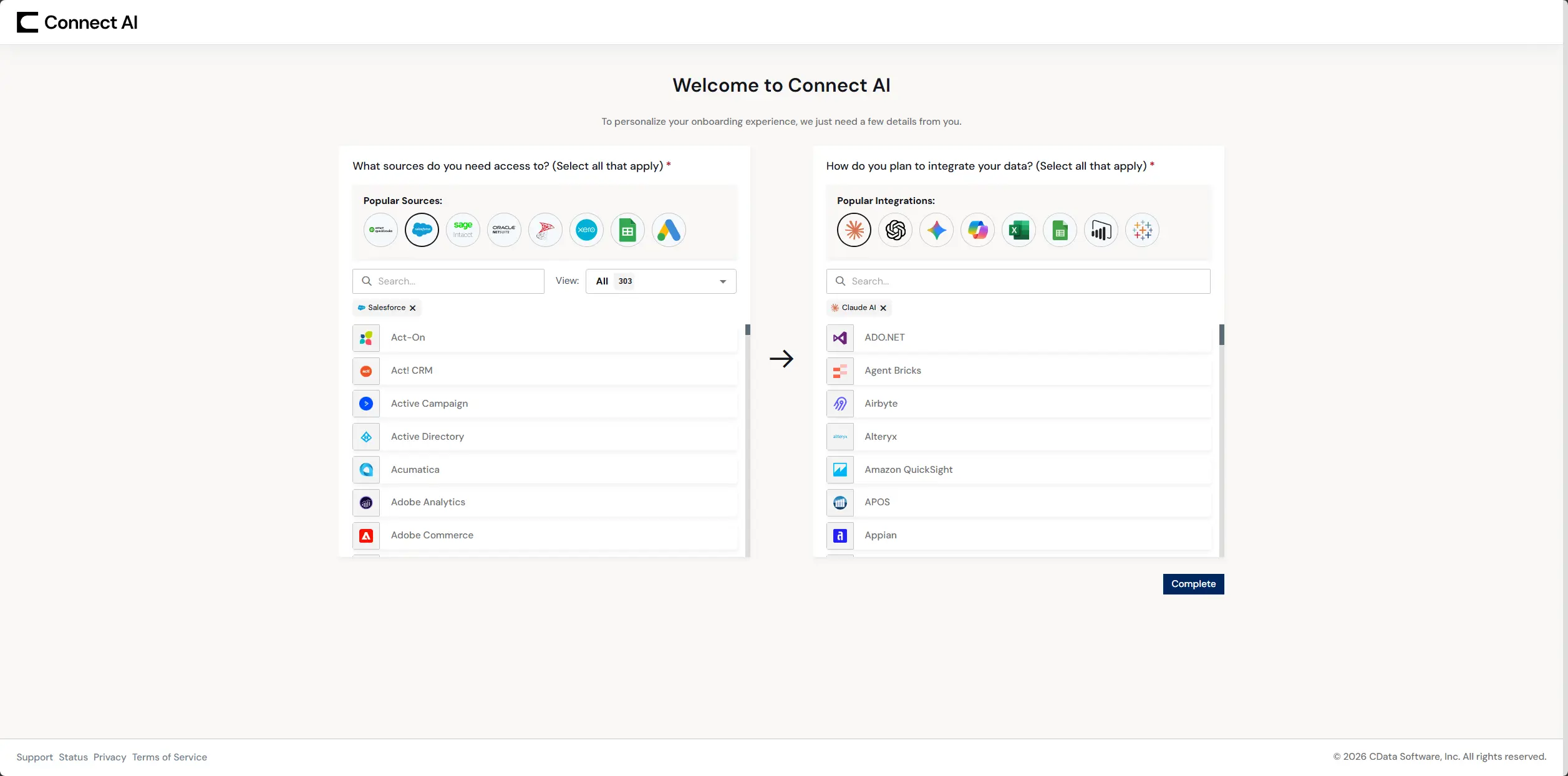 CData Connect AIのオンボーディングウィザード画面。左側でデータソース(Salesforce選択済み)、右側で統合ツール(Claude AI選択済み)を選び、矢印でつながれている